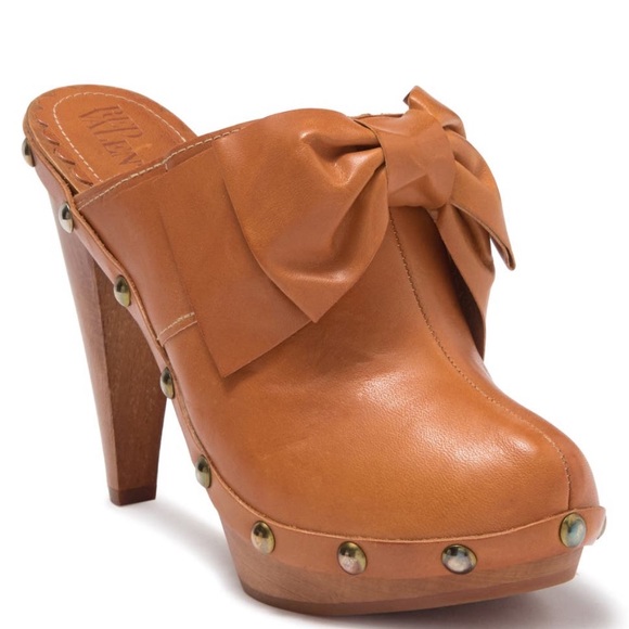 Authentic RED VALENTINO ITALIAN LEATHER STUDS CLOG - Picture 1 of 15